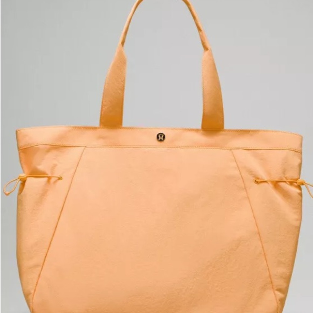 Lululemon Side-cinch shopper bag NWT!